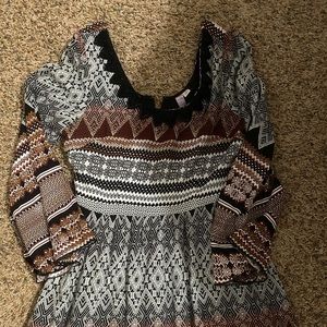 Size small. Only worn a couple times.